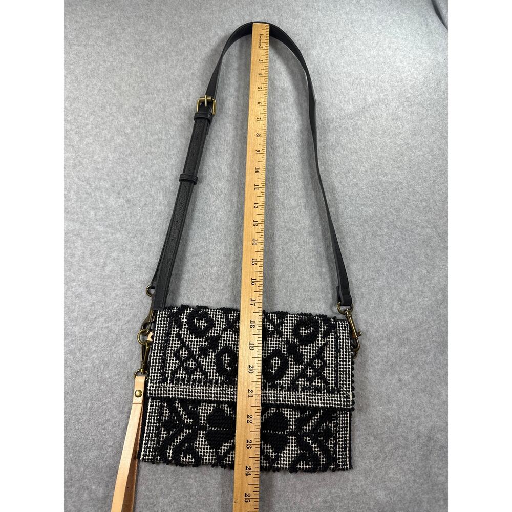 Clutch Woven Geometric Pibiones Crossbody Wristlet - Picture 7 of 10